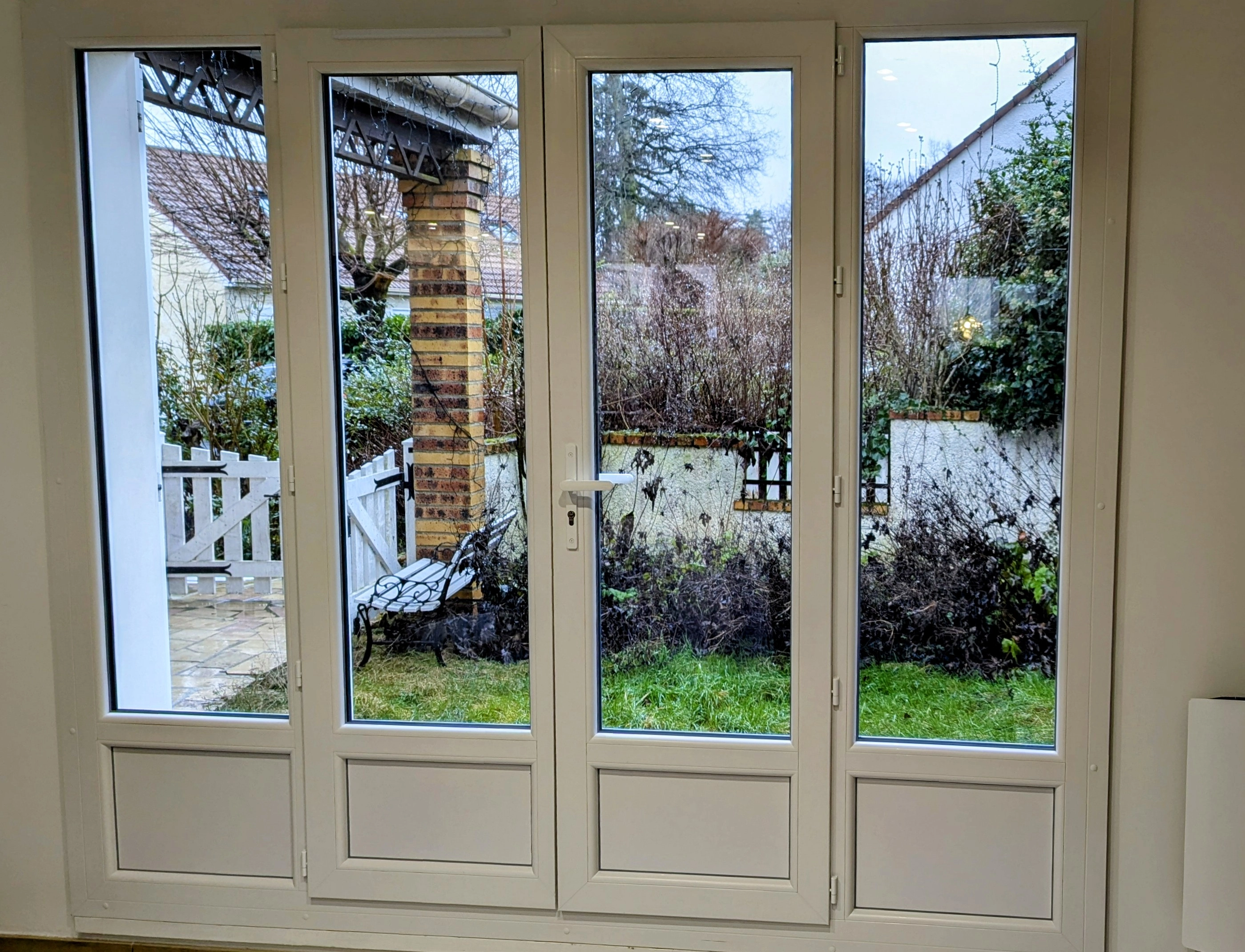 Image d'une de nos réalisations d'une maison avec des panneaux photovoltaïques